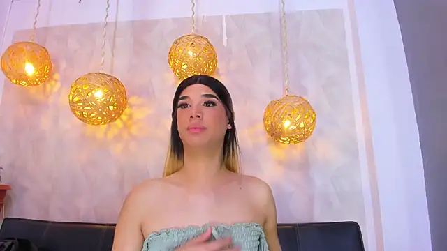 victoria aleia  online show from January 15, 7:01 pm