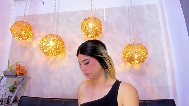 victoria aleia  online show from February 15, 7:50 pm