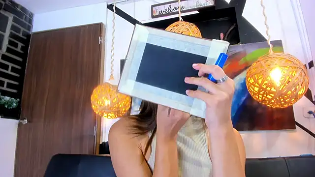 victoria aleia  online show from December 17, 11:00 pm