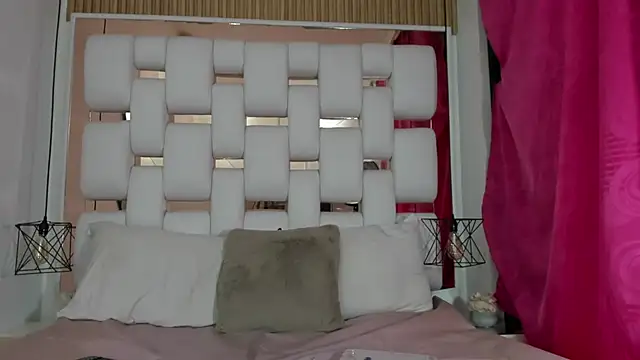 EmmyCruzZ online show from September 27, 7:19 pm