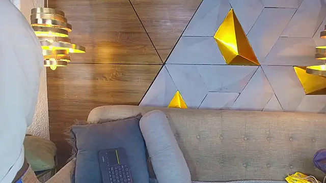 Snapshot of sarah_banks1 chatting on March 20, 7:04 pm sarah banks1 online show from March 20, 7:04 pm