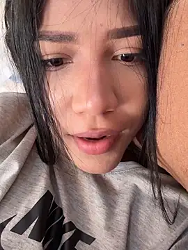 Snapshot of Alissarhys26 chatting on December 17, 3:18 pm Alissarhys26 online show from December 17, 3:18 pm