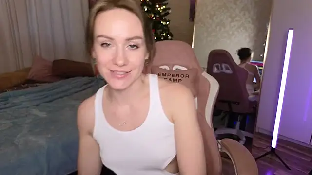 Snapshot of VeronicaRoss chatting on December 12, 12:55 pm VeronicaRoss online show from December 12, 12:55 pm