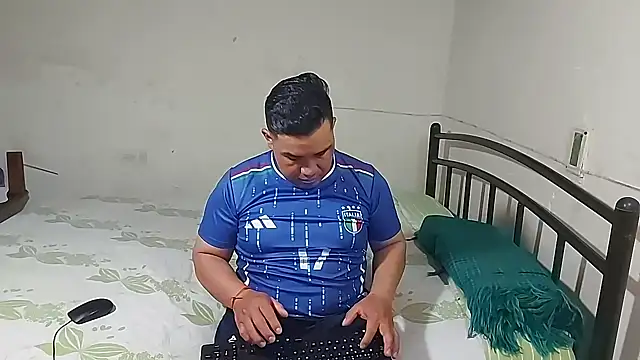 Snapshot of ferchoDC78 chatting on February 13, 6:48 pm ferchoDC78 online show from February 13, 6:48 pm