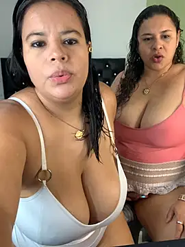 twocurvylatins online show from July 29, 12:58 pm