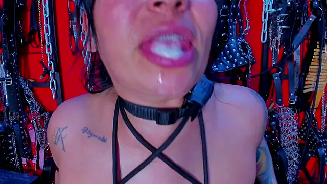 sadistic aradia online show from February 15, 8:22 am
