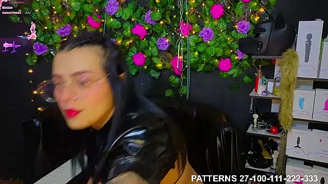 Snapshot of Sweett_Mollyy chatting on April 15, 10:21 pm Sweett Mollyy online show from April 15, 10:21 pm