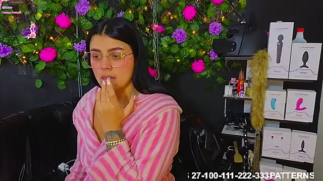 Snapshot of Sweett_Mollyy chatting on April 21, 4:34 pm Sweett Mollyy online show from April 21, 4:34 pm