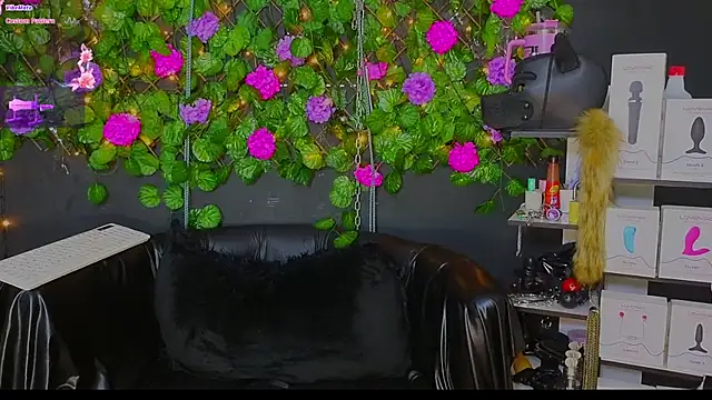 Snapshot of Sweett_Mollyy chatting on May 23, 7:56 am Sweett Mollyy online show from May 23, 7:56 am