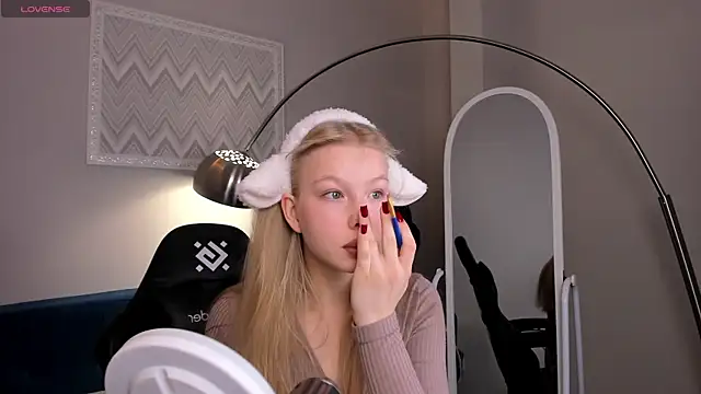 Sarra Cooper online show from December 10, 1:43 am