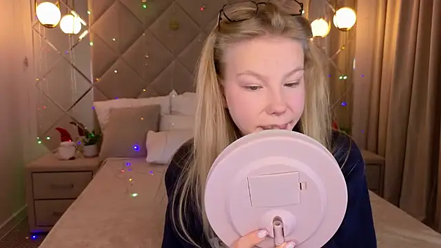 Sarra Cooper online show from December 27, 1:11 am