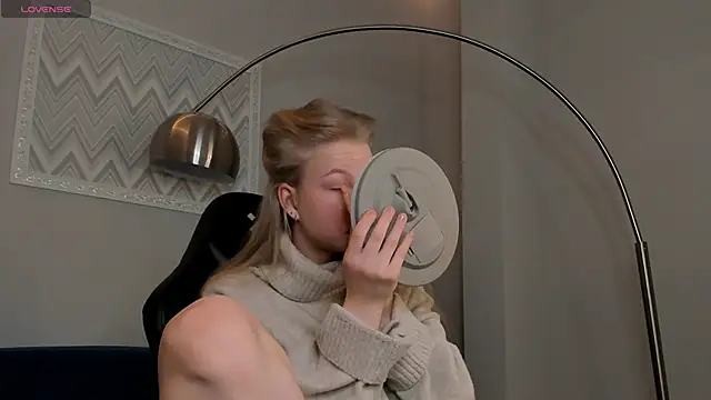 Sarra Cooper online show from February 28, 1:15 am