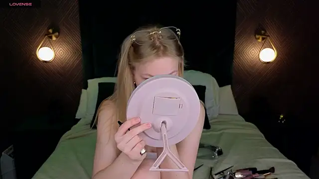 Sarra Cooper online show from March 10, 1:12 am