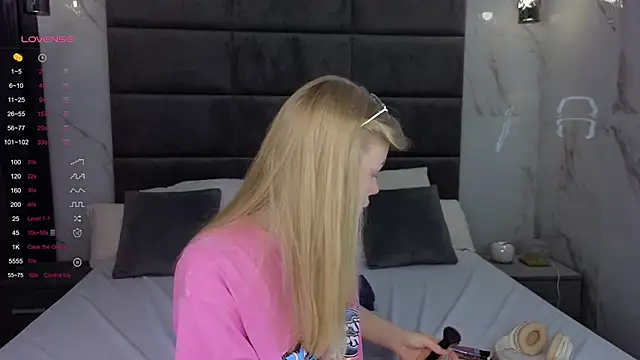 Sarra Cooper online show from March 12, 1:14 am