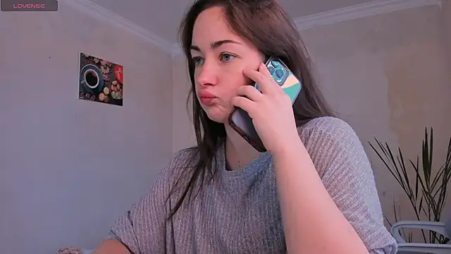 cClandesTina online show from September 26, 9:46 am