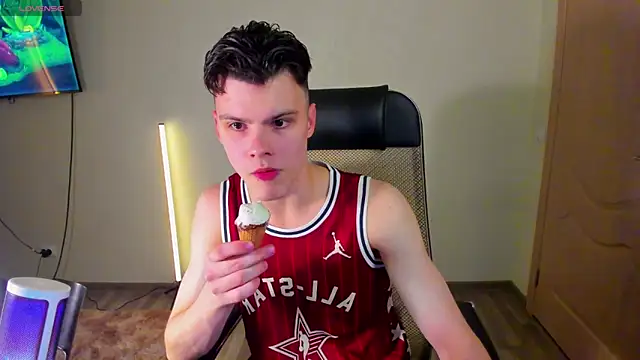 Aiden Sensual online show from October 7, 8:39 pm