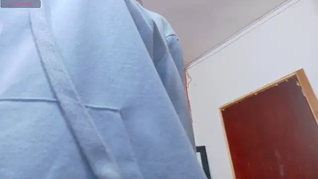 littleebluee online show from February 11, 2:46 am