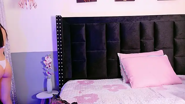 littleebluee online show from November 1, 7:27 pm