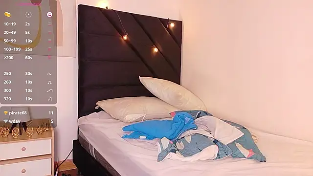 littleebluee online show from June 1, 7:37 pm