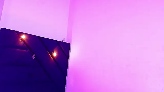 Snapshot of littleebluee chatting on July 28, 7:50 pm littleebluee online show from July 28, 7:50 pm