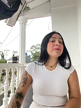 Snapshot of Pretty_Isadora chatting on January 3, 7:29 pm Pretty Isadora online show from January 3, 7:29 pm