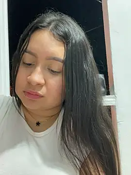 Snapshot of Pretty_Isadora chatting on January 4, 1:31 am Pretty Isadora online show from January 4, 1:31 am