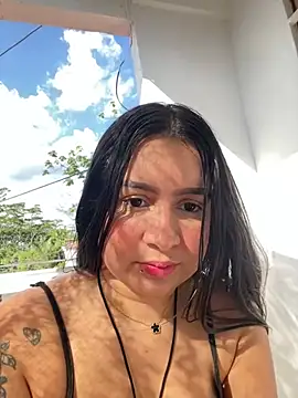 Snapshot of Pretty_Isadora chatting on January 18, 8:19 pm Pretty Isadora online show from January 18, 8:19 pm