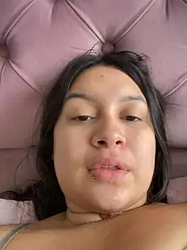 Snapshot of Pretty_Isadora chatting on January 30, 3:40 pm Pretty Isadora online show from January 30, 3:40 pm