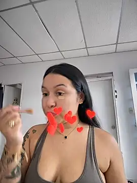 Snapshot of Pretty_Isadora chatting on February 5, 6:37 pm Pretty Isadora online show from February 5, 6:37 pm