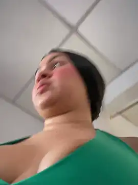 Snapshot of Pretty_Isadora chatting on February 13, 9:49 pm Pretty Isadora online show from February 13, 9:49 pm