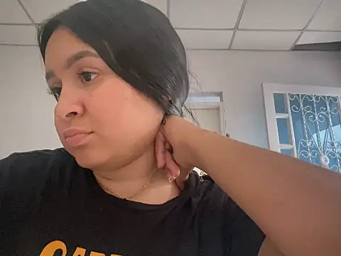 Snapshot of Pretty_Isadora chatting on February 17, 10:25 pm Pretty Isadora online show from February 17, 10:25 pm