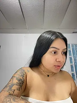 Snapshot of Pretty_Isadora chatting on February 20, 1:03 am Pretty Isadora online show from February 20, 1:03 am