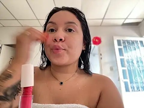 Snapshot of Pretty_Isadora chatting on March 12, 9:03 pm Pretty Isadora online show from March 12, 9:03 pm