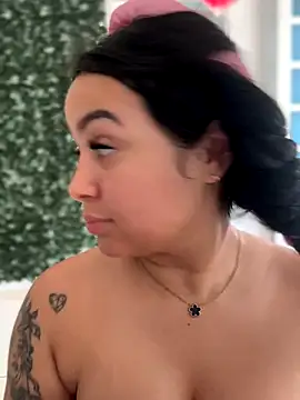 Snapshot of Pretty_Isadora chatting on November 20, 5:12 pm Pretty Isadora online show from November 20, 5:12 pm