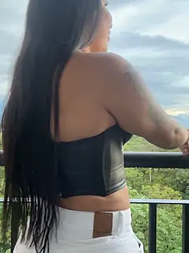 Snapshot of Pretty_Isadora chatting on December 4, 9:01 pm Pretty Isadora online show from December 4, 9:01 pm