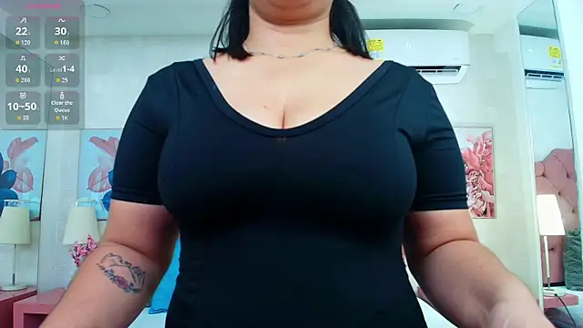 Snapshot of ThyaraJhons chatting on February 18, 11:50 am ThyaraJhons online show from February 18, 11:50 am