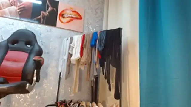 Samantabrown  online show from February 14, 11:18 am