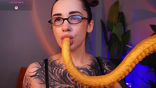 Snapshot of EvaCanton chatting on March 14, 2:06 am EvaCanton online show from March 14, 2:06 am