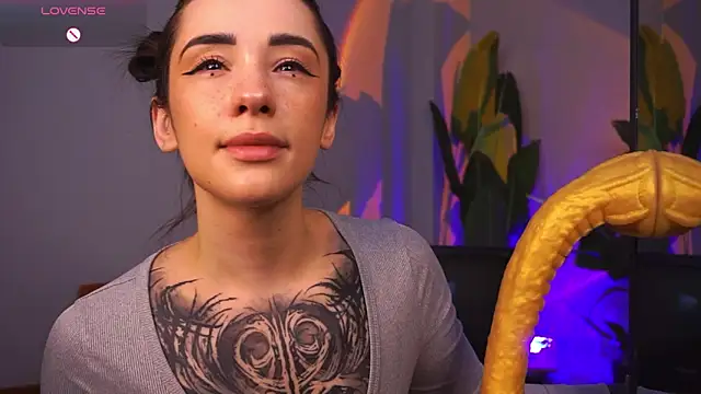 Snapshot of EvaCanton chatting on March 16, 2:06 am EvaCanton online show from March 16, 2:06 am