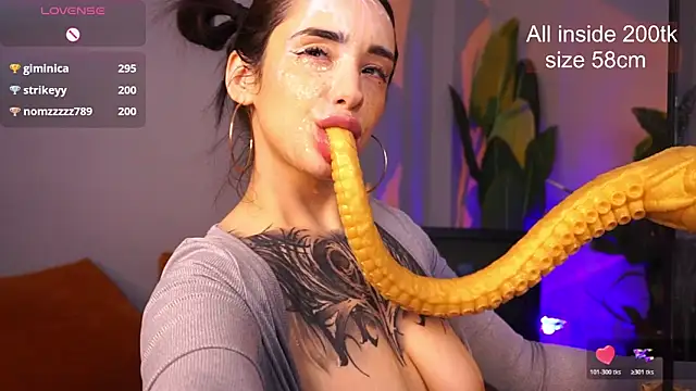 Snapshot of EvaCanton chatting on March 16, 5:44 am EvaCanton online show from March 16, 5:44 am