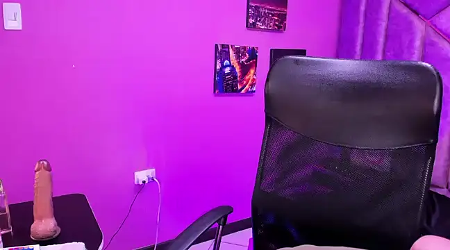 Snapshot of Amy_hoy69 chatting on February 10, 8:42 am Amy hoy69 online show from February 10, 8:42 am