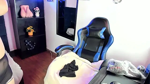 Snapshot of Amy_hoy69 chatting on September 24, 2:15 am Amy hoy69 online show from September 24, 2:15 am