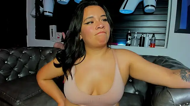 Snapshot of Amy_hoy69 chatting on November 22, 3:27 am Amy hoy69 online show from November 22, 3:27 am