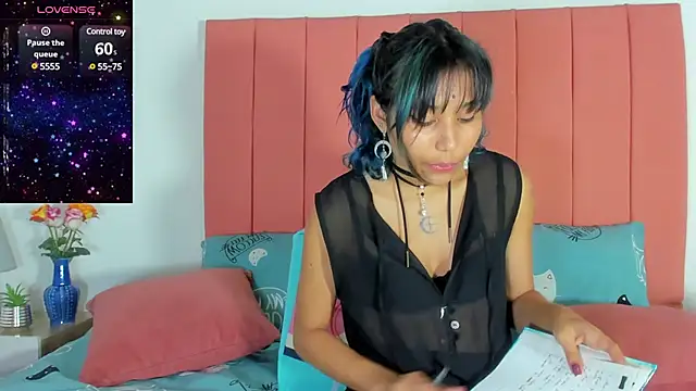 Snapshot of satsu_u chatting on February 6, 7:18 pm satsu u online show from February 6, 7:18 pm