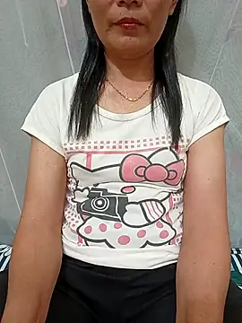 Snapshot of Asian_girl13 chatting on July 28, 2:05 pm Asian girl13 online show from July 28, 2:05 pm