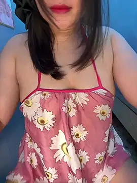 --Lyly-- online show from May 17, 9:49 am