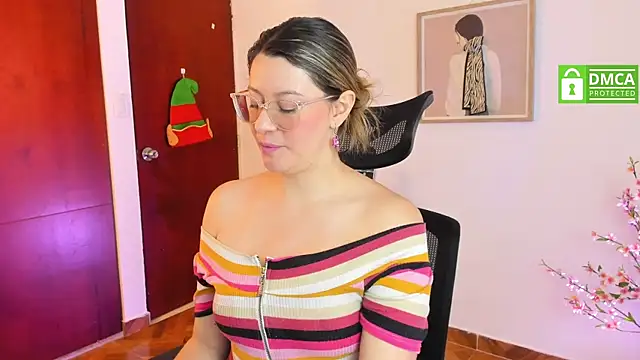 Chanelll Taylorr  online show from December 19, 4:02 pm