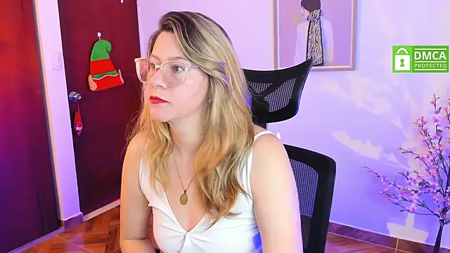 Chanelll Taylorr  online show from December 26, 1:54 pm