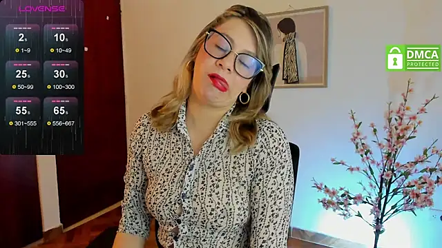 Chanelll Taylorr  online show from February 11, 9:42 am