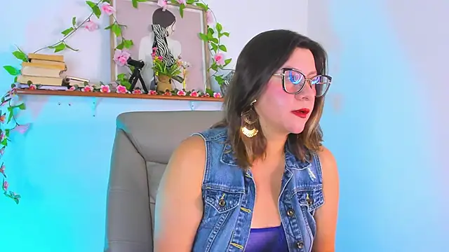 Chanelll Taylorr  online show from March 8, 10:30 am